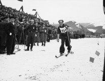 Henryk Muckenbrunn na trasie biegu mężczyzn na 18 kilometrów. Fot. NAC. 