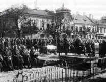 W tle Rynek 30 - wizyta prezydenta RP Ignacego Mościckiego z 1928 r. 
Fot. z arch. R. Bobrowskiego. 