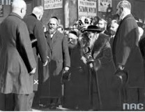 Delegacja Gminy Żydowskiej wita Prezydenta RP Ignacego Mościckiego. 21 października 1928 r. Fot. arch NAC.  